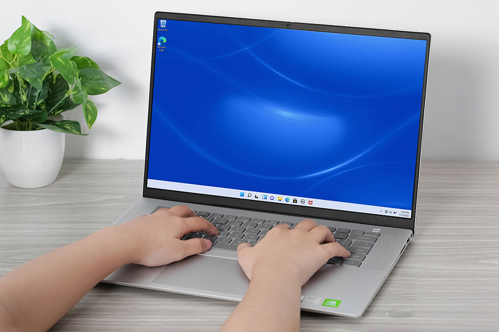Laptop Dell Inspiron 16 5620 i5 1240P/16GB/512GB/2GB MX570/OfficeHS/Win11 - Hàng chính hãng