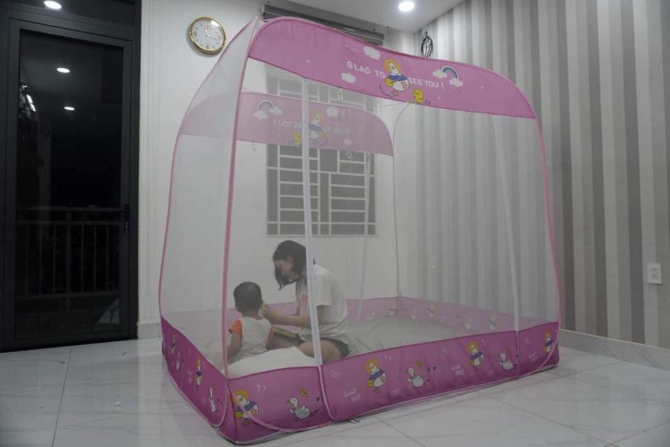 Màn Chụp Tự Bung Đỉnh Vuông Cao Cấp Mộc Miên - Màu Trắng Viền Hồng ( Hình thật )