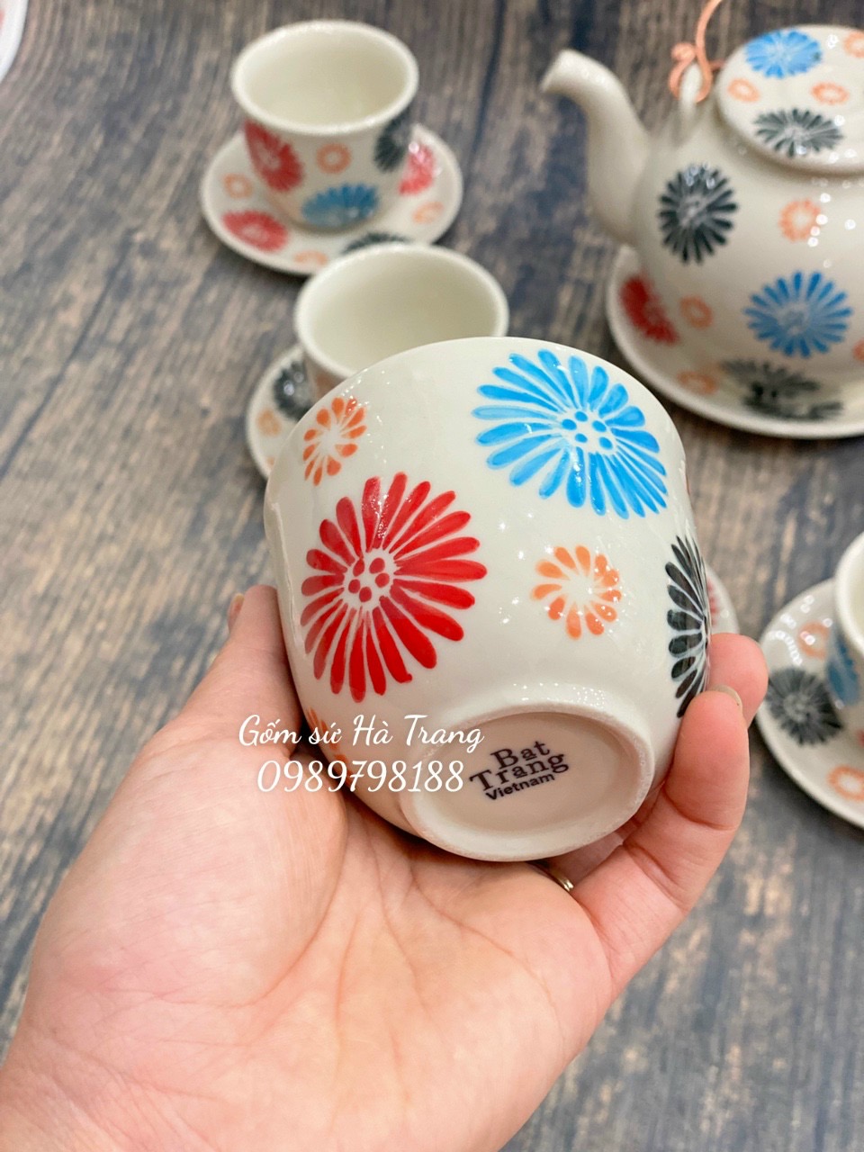 Bộ ấm chén gốm sứ Bát Tràng cao cấp xuất dư dung tích 650ml vẽ hoạ tiết cúc màu