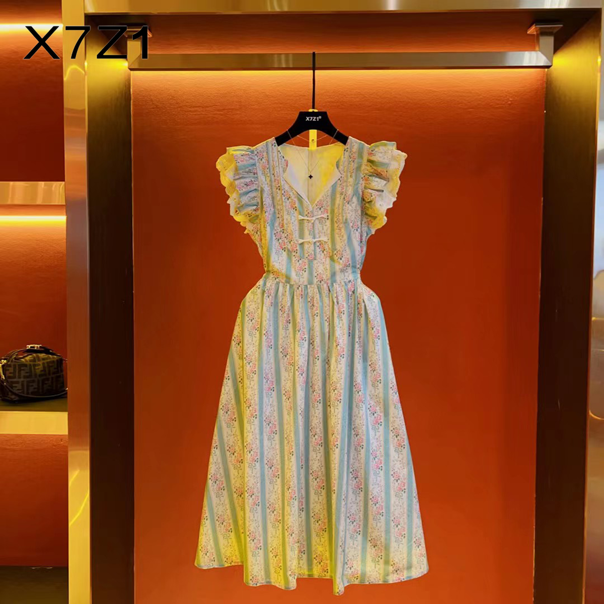DONGSHOP X7Z1 Mùa hè Pháp Vintage cung đình gió không tay đầm ins đơn giản hoa nhỏ sọc lá sen viền nhỏ bay tay áo