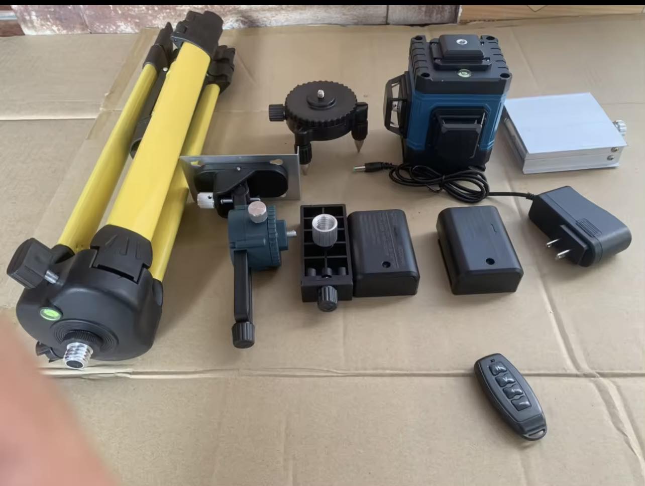 Máy cân mực 12 tia xanh