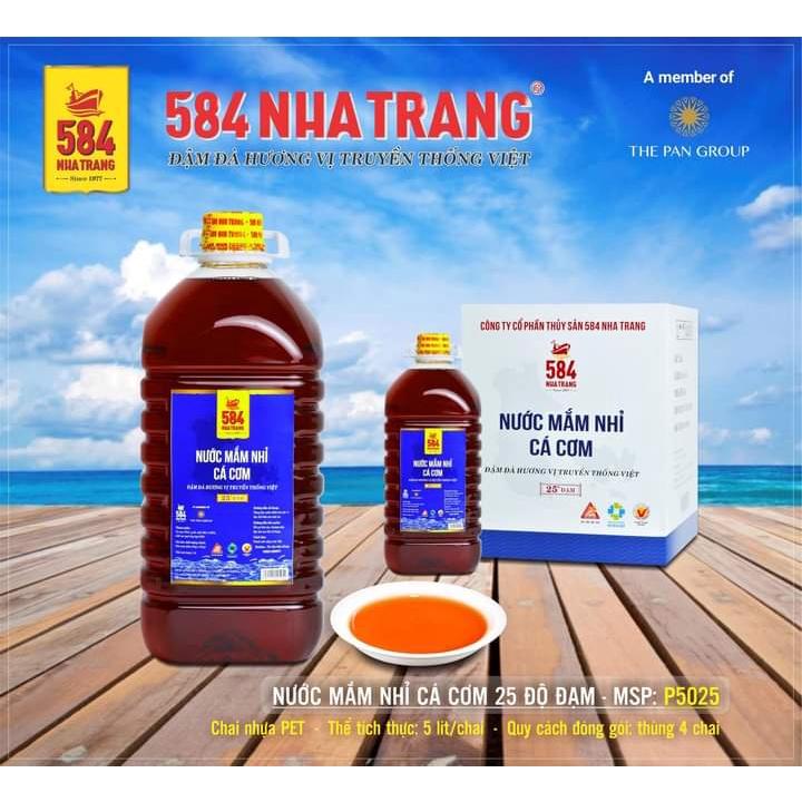 Thùng 4 chai 5 Lít Nước mắm Nhỉ Cá cơm 584 Nha Trang - Loại 25 độ Đạm, Date mới nhất.