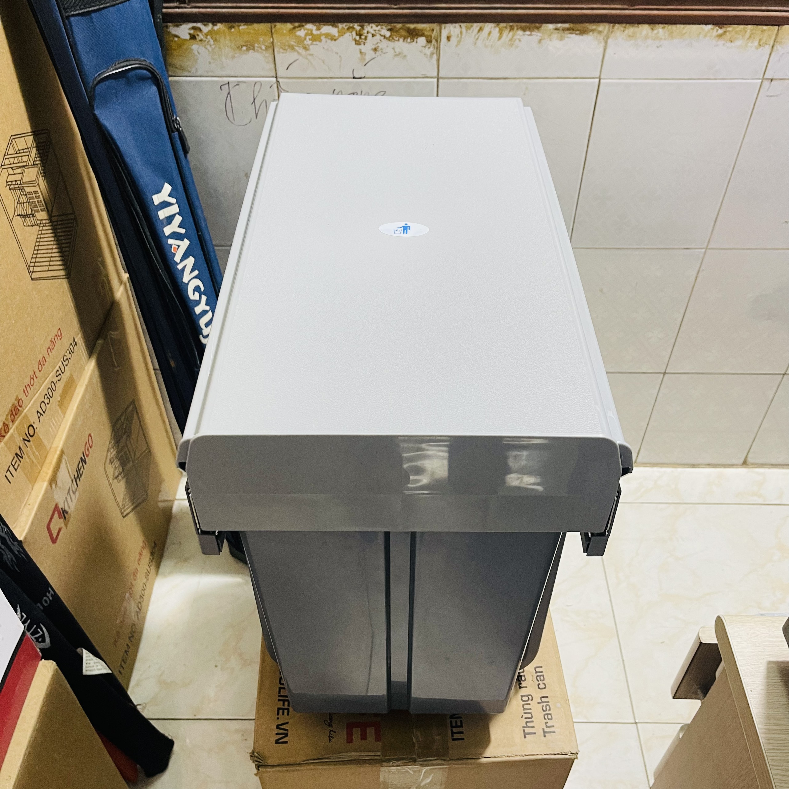 Thùng Rác Tủ Bếp Bếp 2 Ngăn Khoang 20L Ray âm giảm Chấn - Hiệu Eufle - Bảo Hành 10 Năm