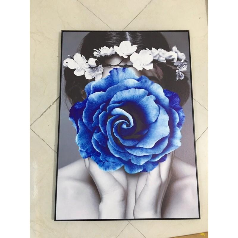 Tranh canvas cô gái và hoa kt: 30x40cmx3