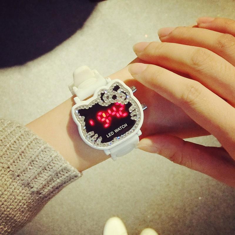 Đồng hồ Hello Kitty dễ thương có đèn LED