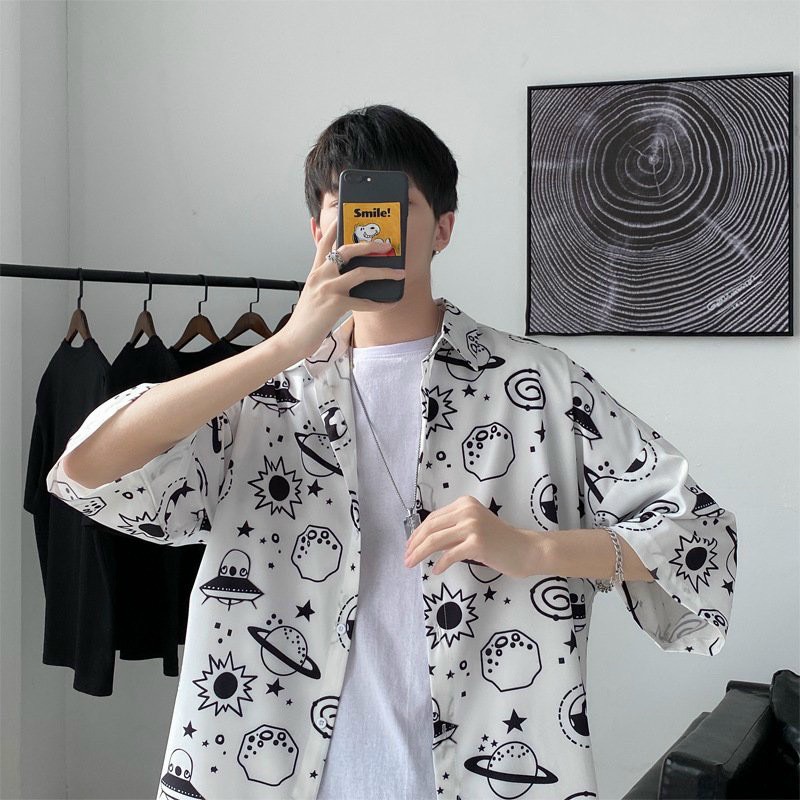 Áo sơ mi nam ngắn tay form rộng họa tiết vũ trụ mới 2 màu đen trắng chất voan lụa mềm mát mẻ