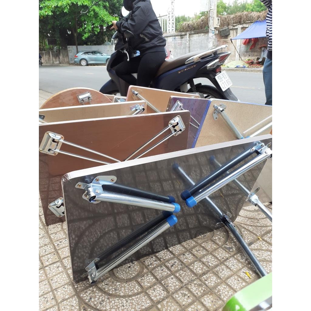 Bàn học sinh sinh viên đủ mẫu mã kích cỡ, bàn ngồi bệch học dễ dàng giá chỉ từ 265 cành.
