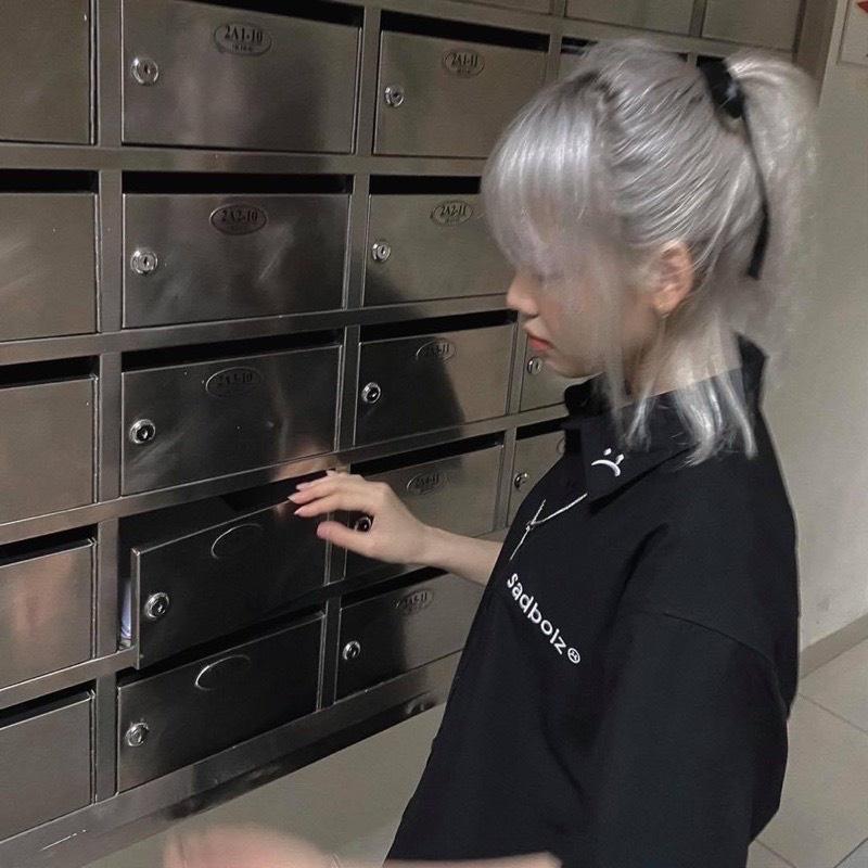Áo sơ mi tay ngắn nam nữ unisex màu đen thêu chữ SADBOIZ