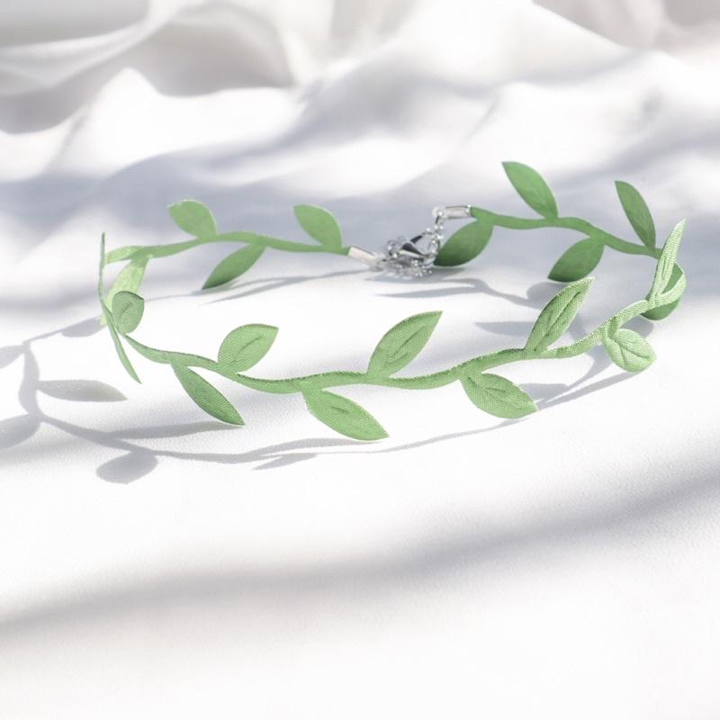 Vòng cổ hình chiếc lá - choker chiếc lá xanh và cầu vồng - Maben