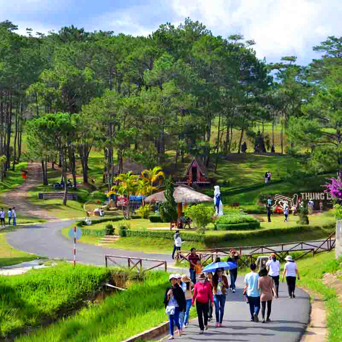 Hình ảnh Tour Đà Lạt 3N3Đ Cổng Trời - Que Garden - Làng Cổ Tích - Nông Trại Cún - Đồi Chè Cầu Đất - LangBiang - Mê Linh Coffee - Cồng Chiêng Tây Nguyên, Khởi Hành Tối Thứ 5 Hàng Tuần & Dịp Lễ Tết