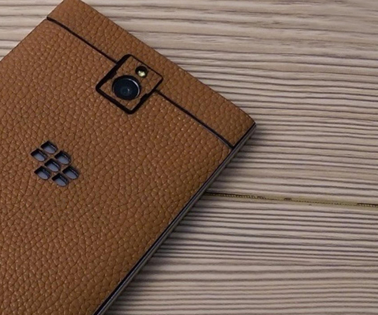 Miếng Dán Da Bò Cho BlackBerry Passport