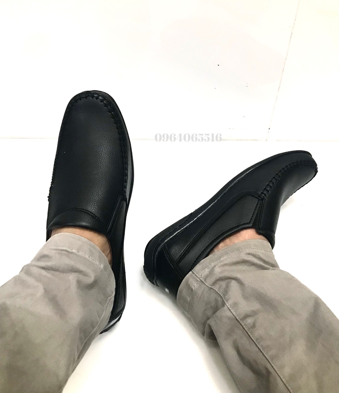 Giày lười nam kiểu dáng đẹp..da mềm... màu đen ..size từ 38-43..đế khâu sẵn rất chắc chắn...Mã GM 02