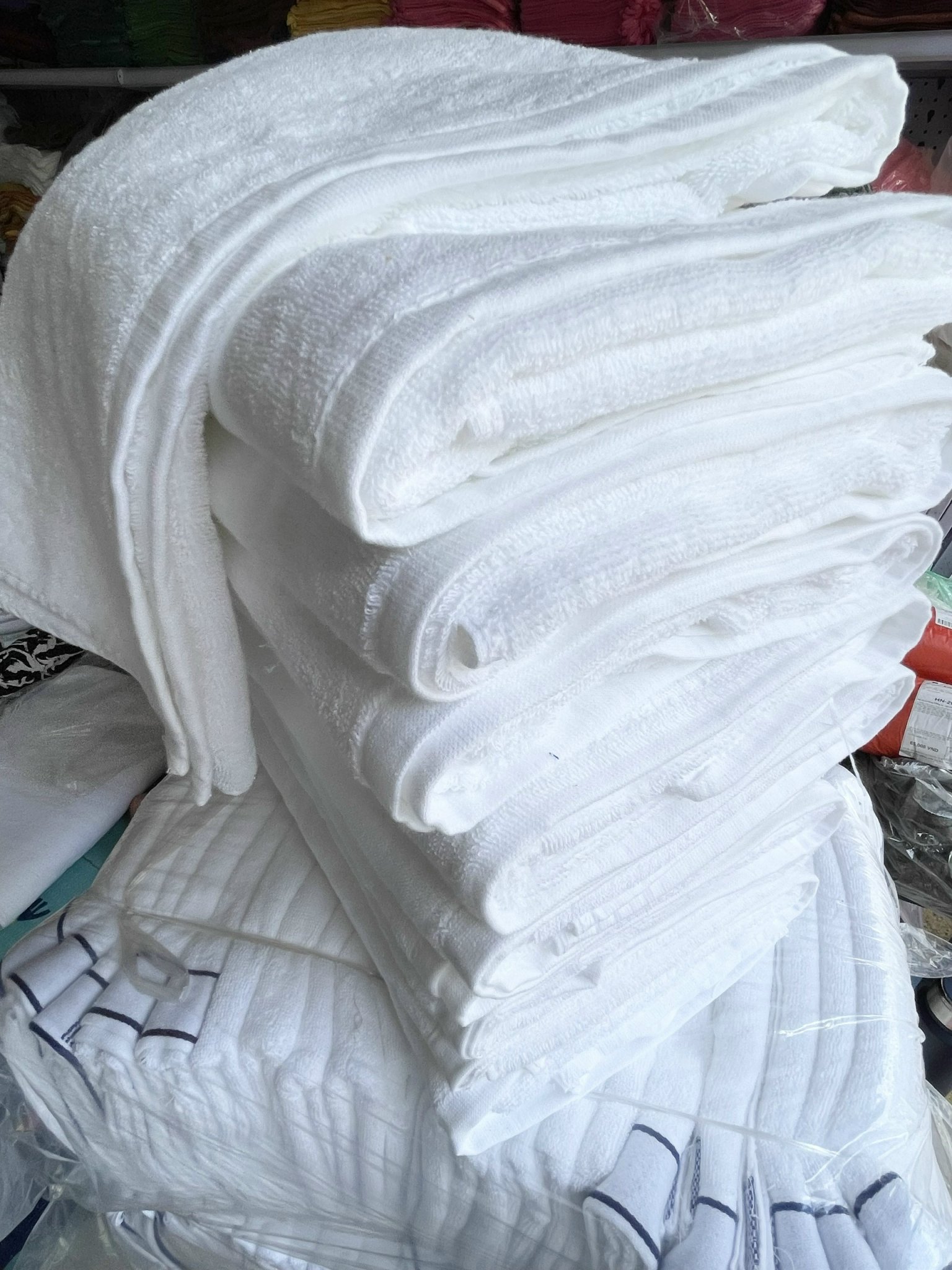 Khăn tắm trắng khách sạn, 60x130cm, xuất dư,sợi CD, nặng 250g