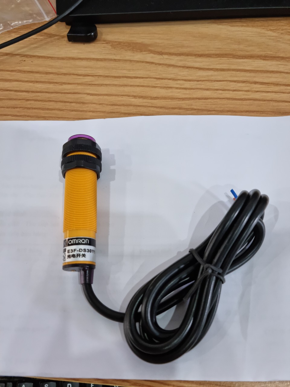 Cảm biến quang E3F-DS30Y1 NO 90 to 250 VAC