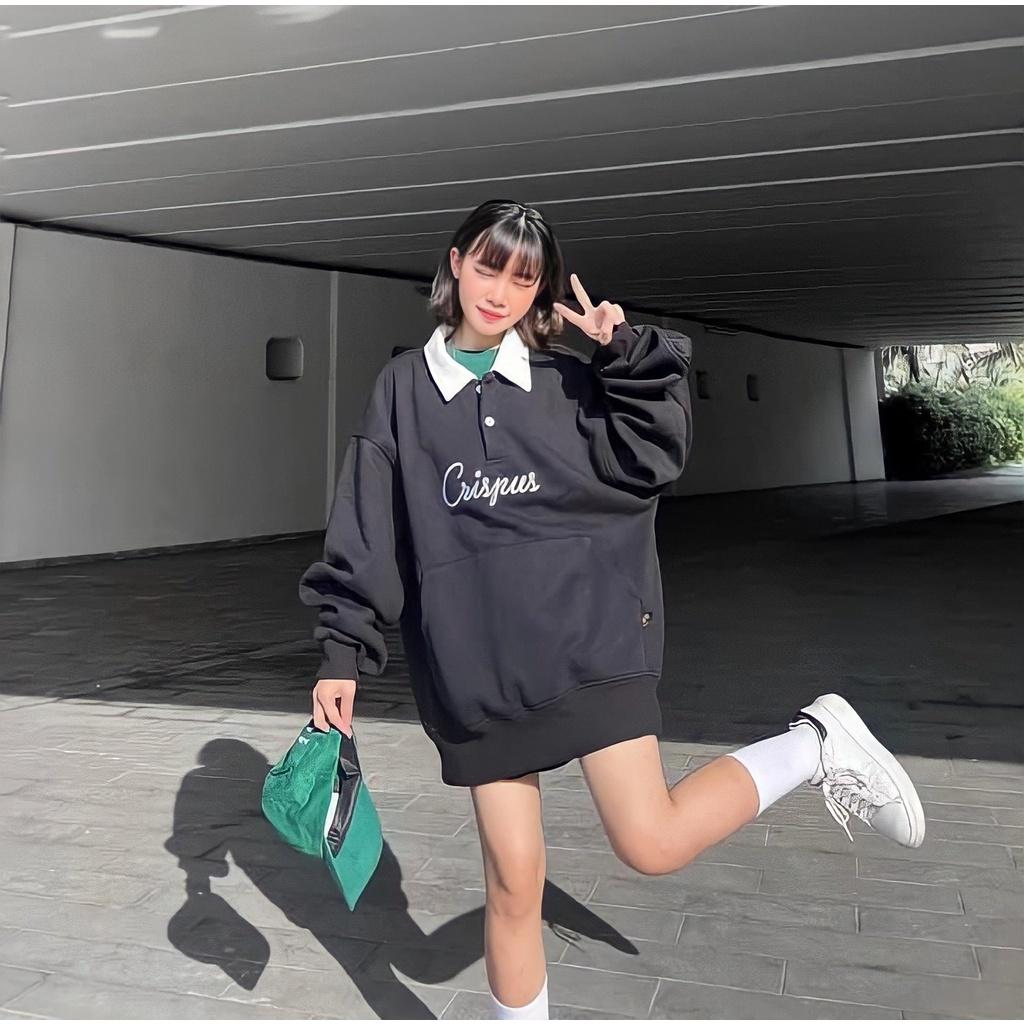 Áo Sweater Cổ Polo Nỉ In Chữ Cris Nữ Túi Trước Nam Nữ Dáng Thụng Màu Đen Basic