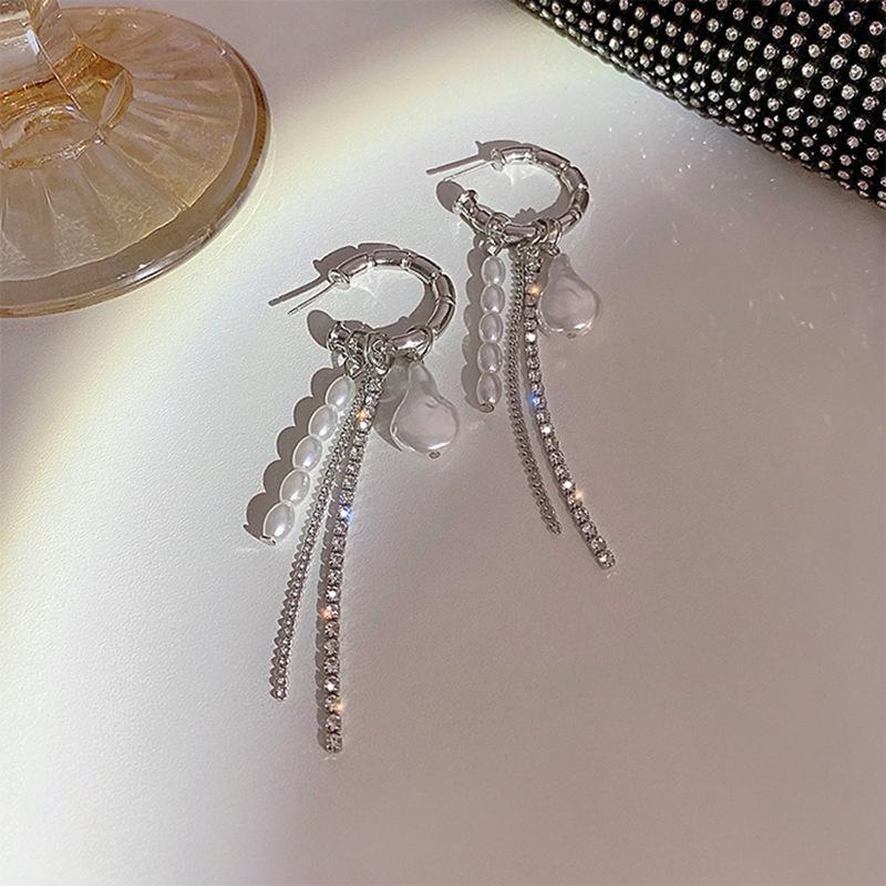 Khuyên tai nữ đính hạt dáng dài