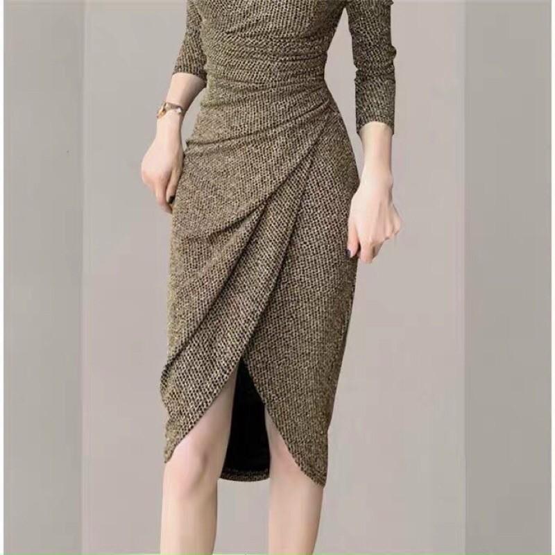 Đầm nhũ body vàng nhúm lệch thiết kế xẻ trướcsiêu sang