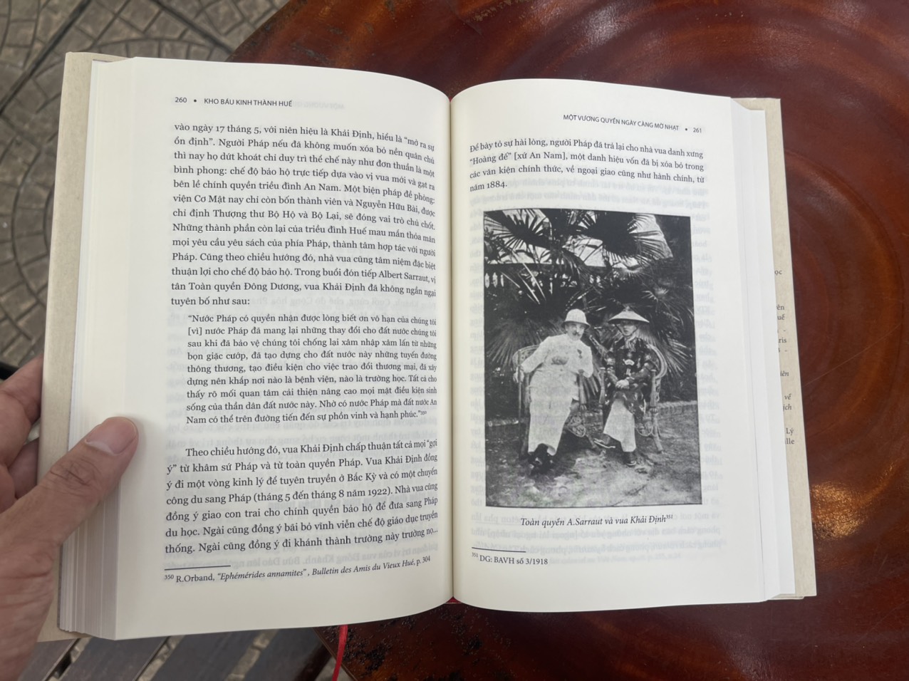 [combo 2c bìa cứng] KHO BÁU KINH THÀNH HUẾ - HỒI ỨC KINH THÀNH HUẾ - Lê Đức Quang dịch - Thaihabooks