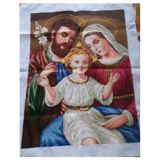 Tranh thêu chữ thập thành phẩm gia đình chúa thêu kín 50x65cm