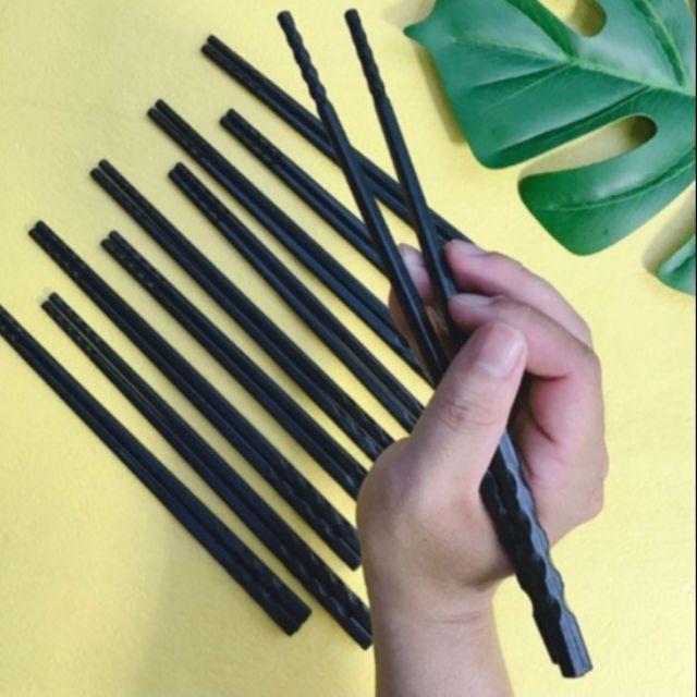 Đũa Nhựa Đen Xoắn 2 Đầu Chống Trượt Sang Trọng Chất Lượng Cao