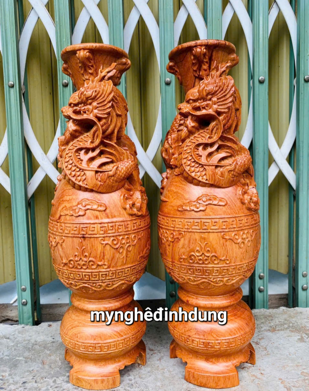 Cặp  lộc bình khắc rồng  bằng gỗ  hương đá  cao 30x11cm