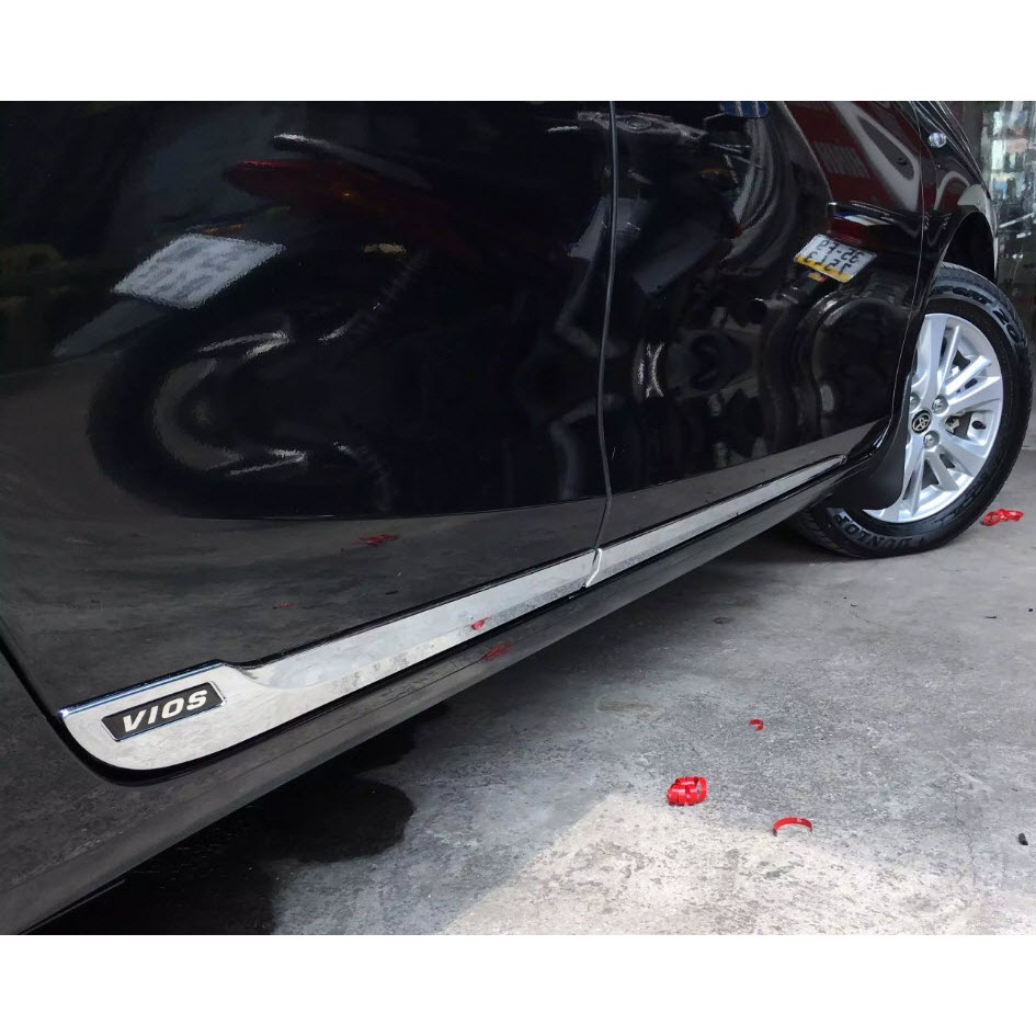 Nẹp sườn hông xe Vios 2019- 2020- 2021- 2022 Nhựa ABS mạ crom sáng bóng - Mẫu chữ đen
