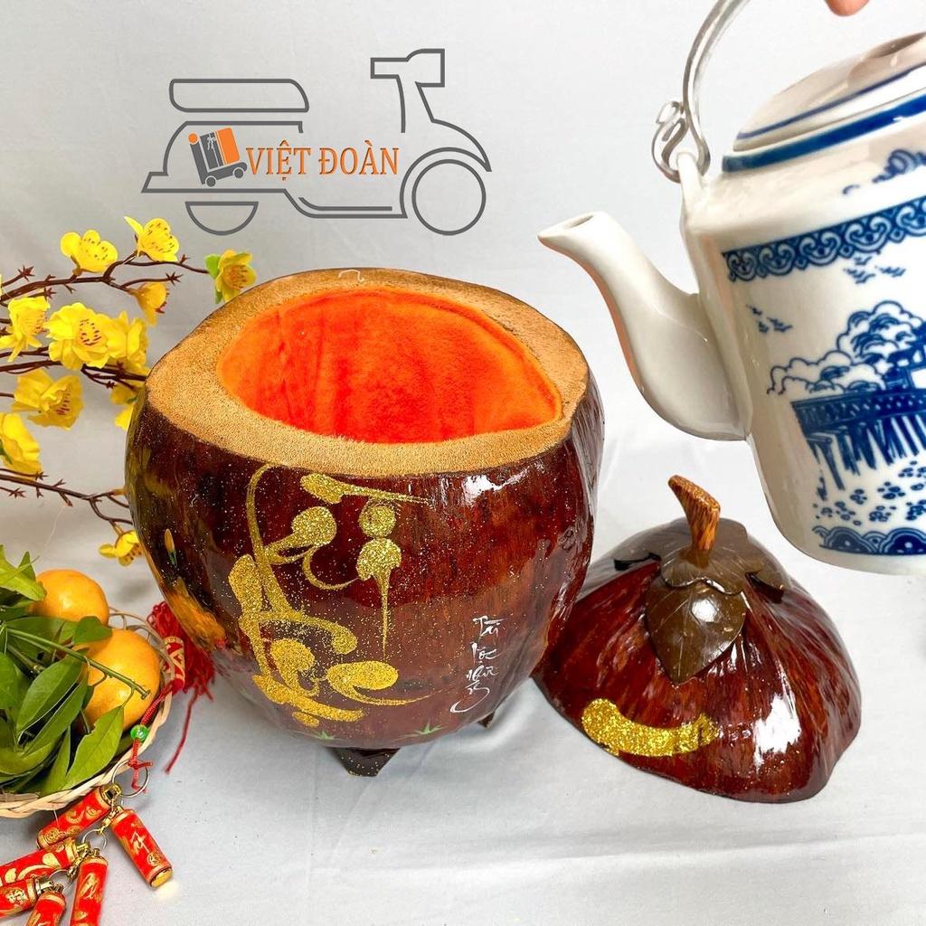 Khay trà, bộ tách trà bằng gỗ dừa - Bộ ủ ấm trà bằng trái dừa chữ thư pháp+ bình trả sứ .Hàng thủ công mỹ nghệ