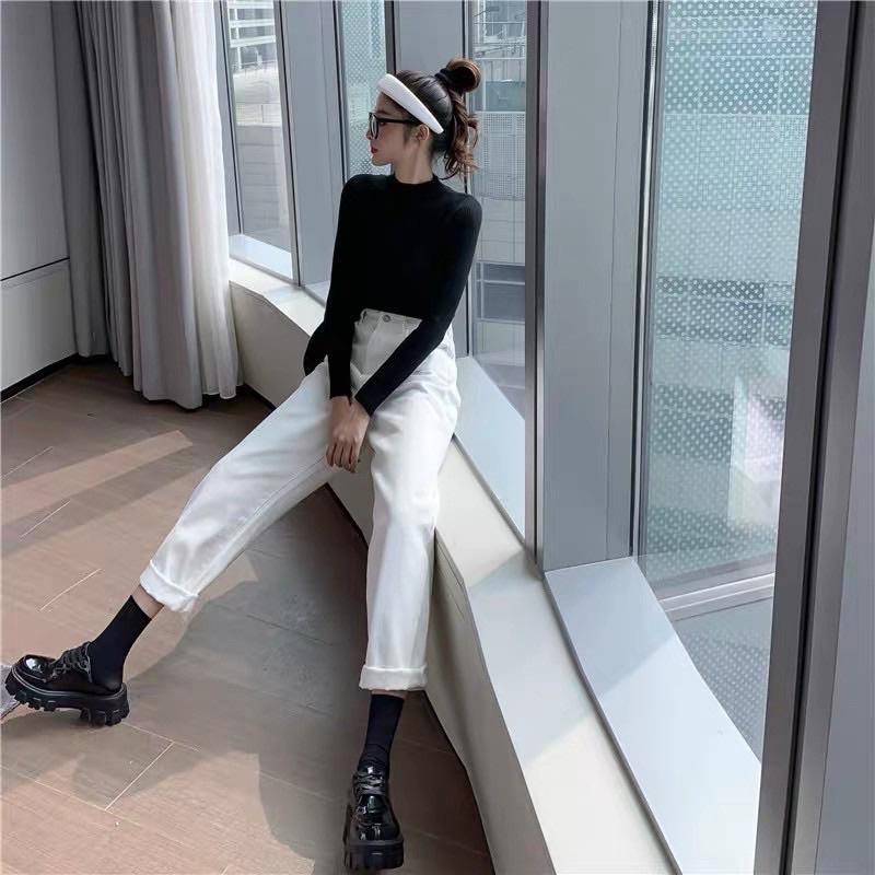 Quần jean trắng baggy dáng suông phong cách Hàn Quốc