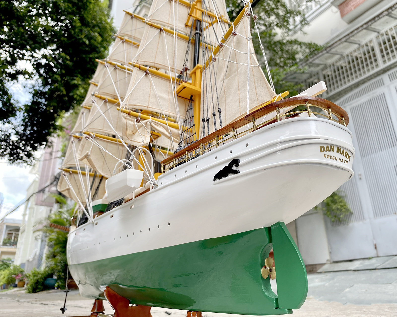 Thuyền buồm gỗ trang trí Danmark dài 100cm lắp ráp sẵn, mô hình con tàu gỗ trưng bày phòng khách hàng xuất khẩu