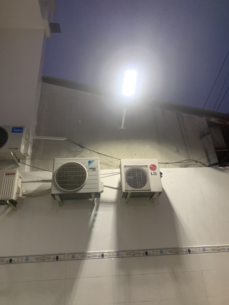 Đèn đường năng lượng mặt trời liền thể MK-66300 300W