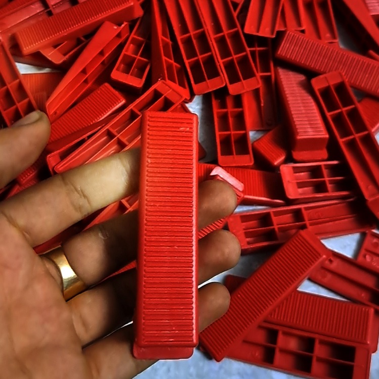 Bịch 155 cái nêm đỏ ốp gạch, ke nêm nhựa ốp lát gạch nền tường trong xây dựng