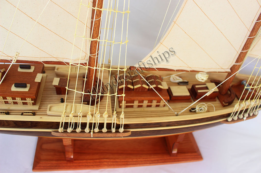Thuyền buồm trang trí Bluenose 71cm