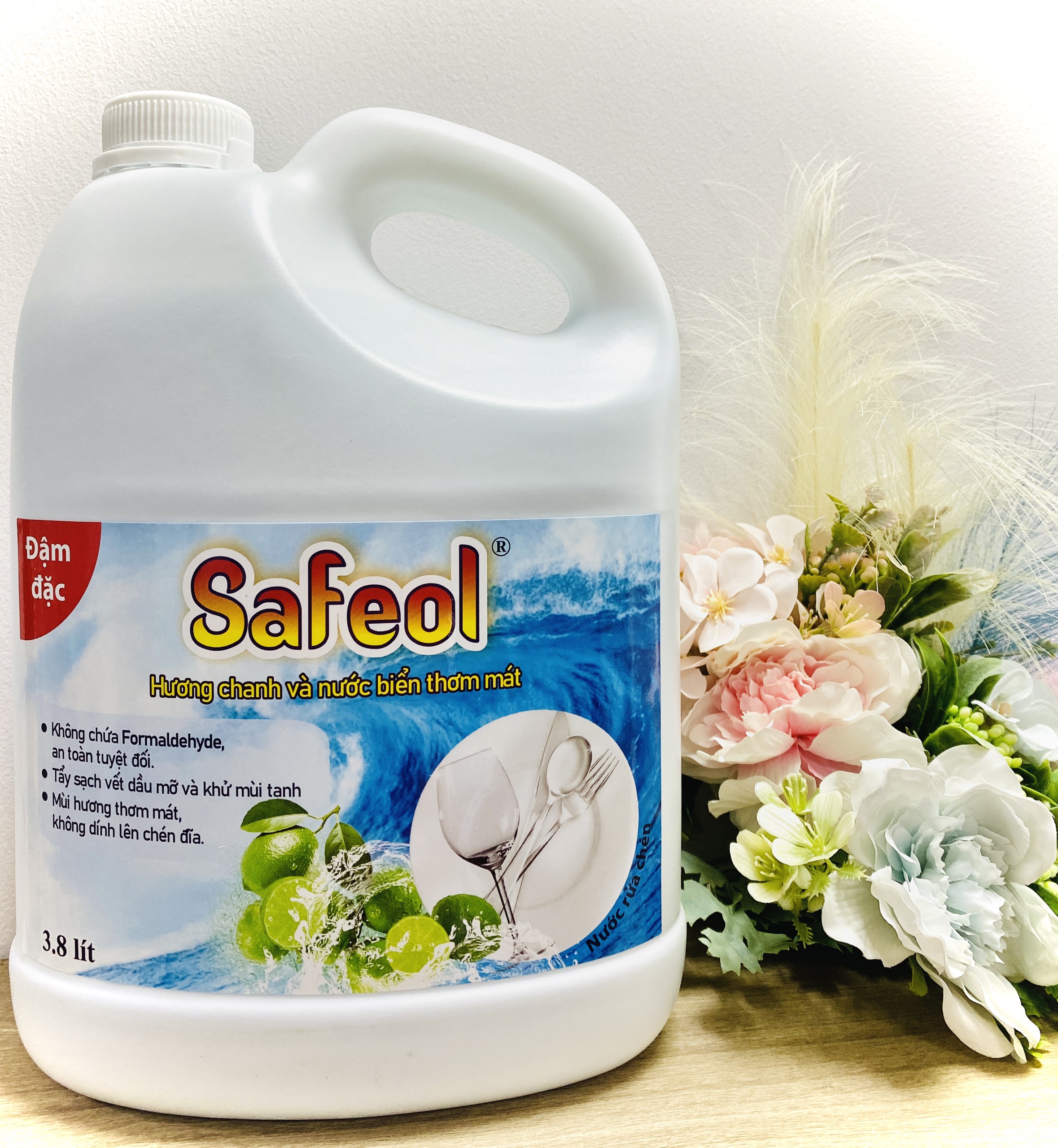 Nước rửa chén Safeol – Hương Chanh và nước biển thơm mát, Can 3.8 Lít