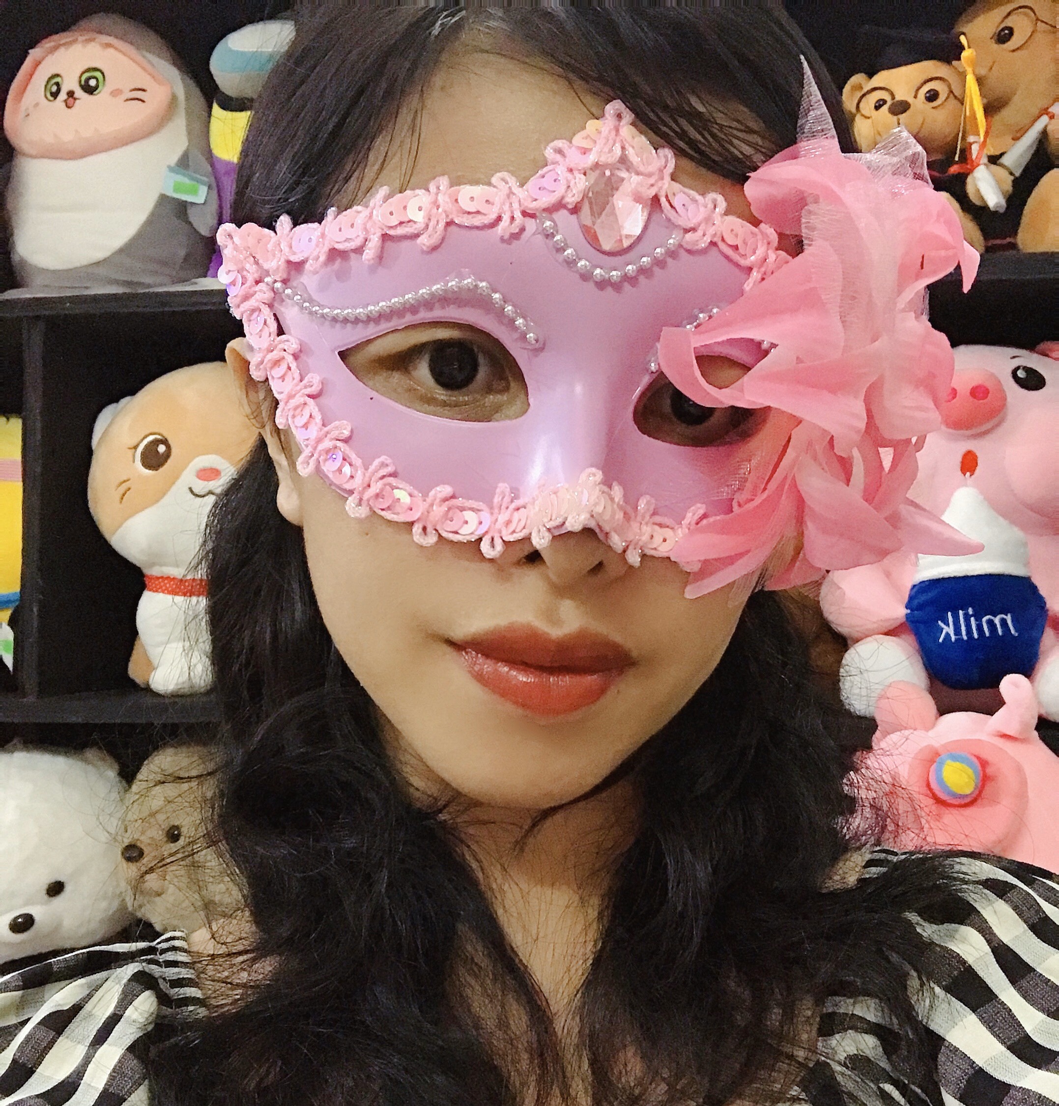 Mặt Nạ Dạ Hội Hoá Trang Bằng Lông Vũ Có Đính Đá Ảnh Thật Shop Chụp