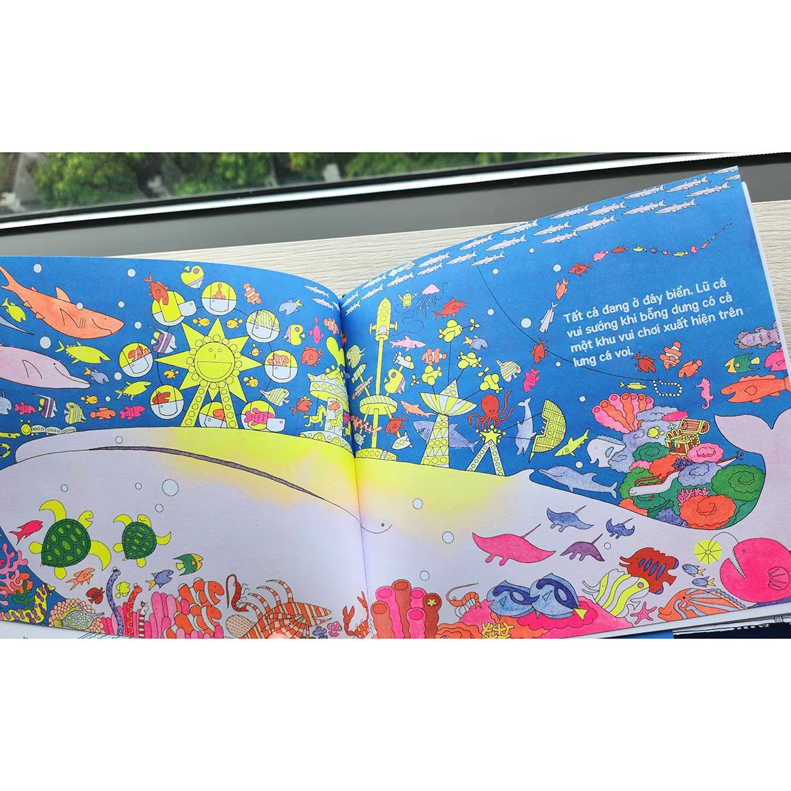 Sách Mặt Trăng đi dạo