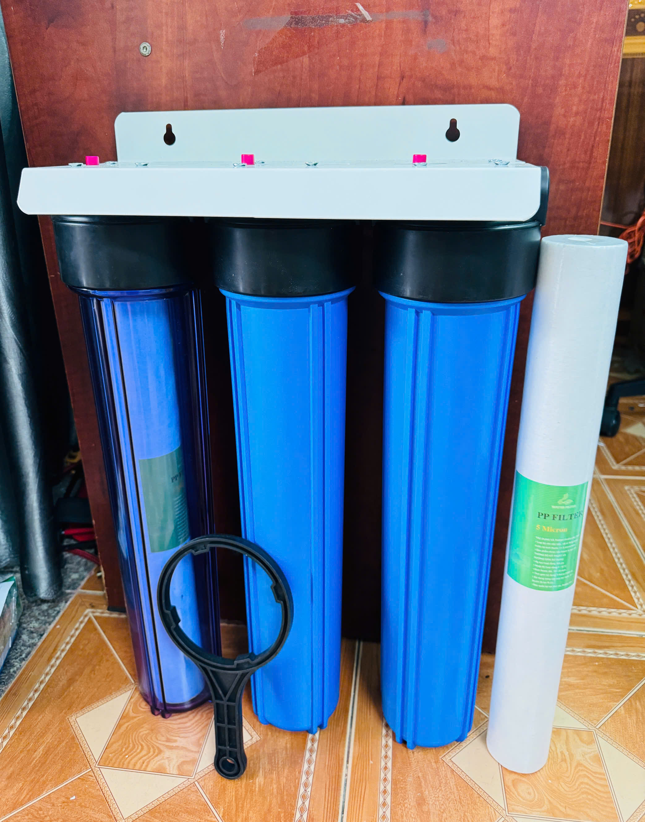Bộ lọc nước sinh hoạt 3 cốc 20inch (gồm cốc +tay vặn+lõi 1,2,3 +pat treo), màu cốc tùy đợt/ lọc đầu nguồn