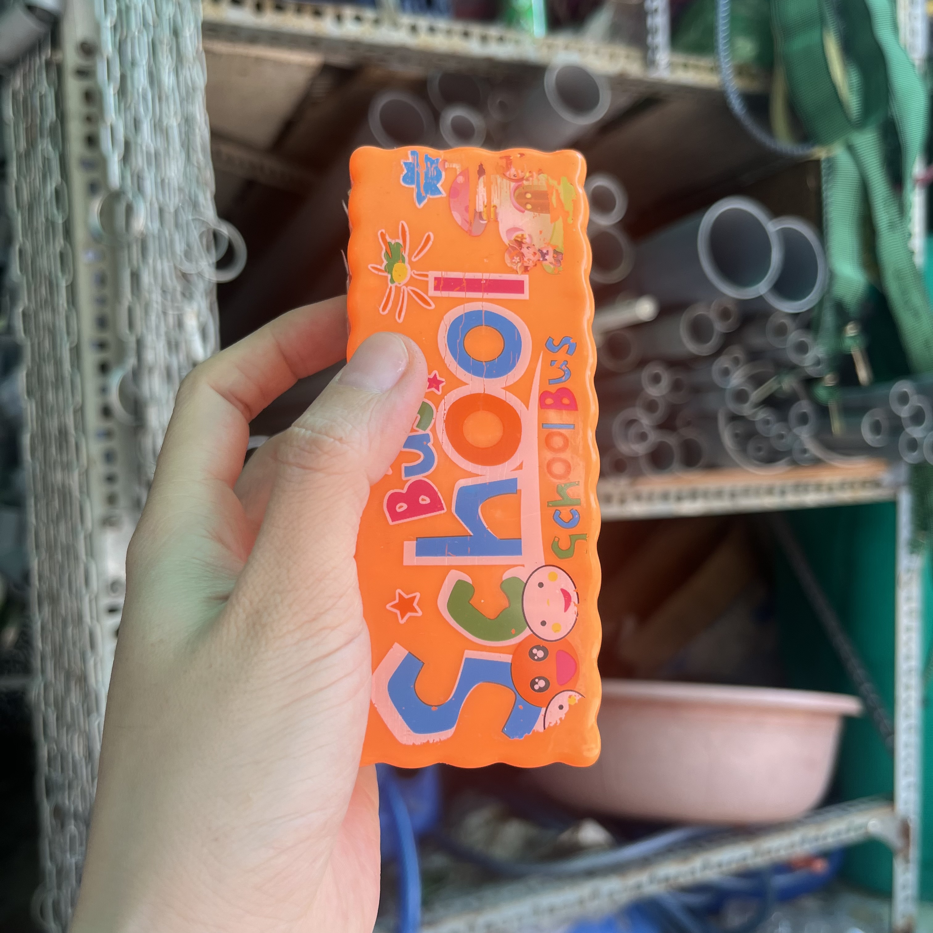 Bàn chải nhựa chà chân, chà quần áo, chà sàn...