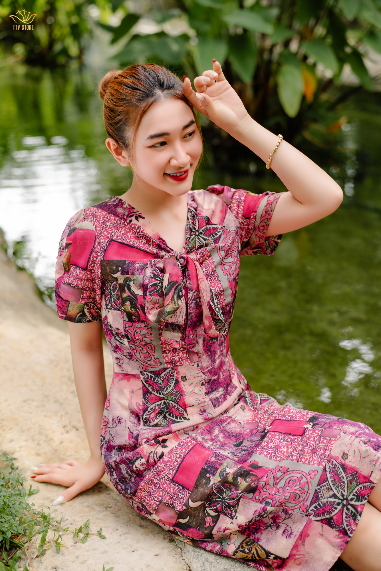 Đầm suông thiết kế trung niên dáng dài cao cấp Cổ cột nơ tay ngắn màu Hồng họa tiết TTV STORE TTV1376