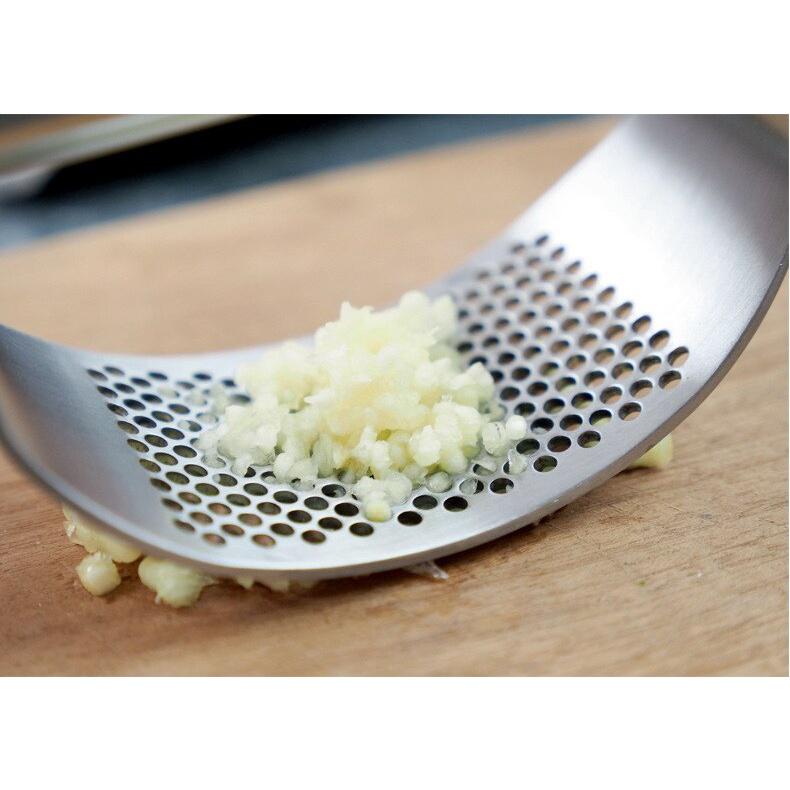 Multi-function Manual Garlic Presser Curved Garlic Grinding Slicer Chopper Stainless Steel Garlic Presses Cooking Gadgets Tool