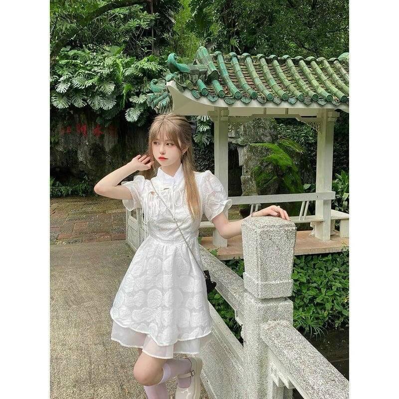 Đầm gấm cổ tàu 2 tầng trắng xòe tiểu thư dự tiệc cưới