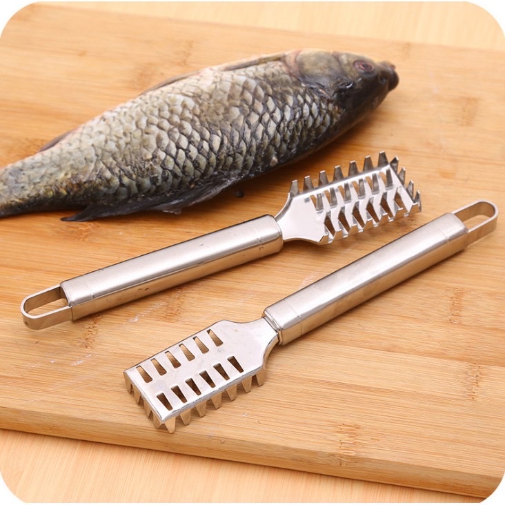 Combo 2 món ( dụng cụ đánh vảy cá + 2 cái nhấc nồi ) , bộ dụng cụ nhà bếp tiện lợi