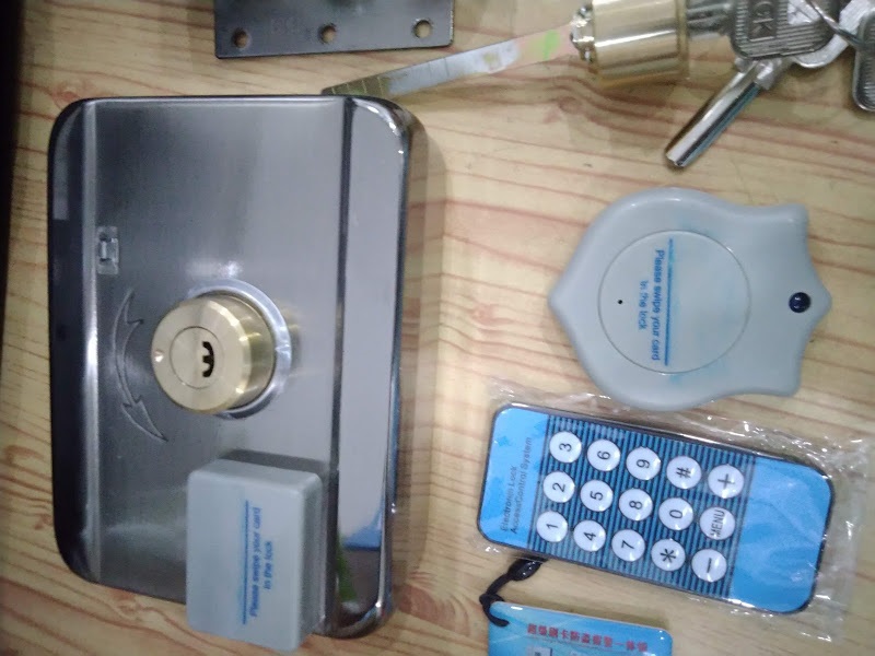 2 bộ ổ khóa điện từ dành cho nhiều loại cửa
