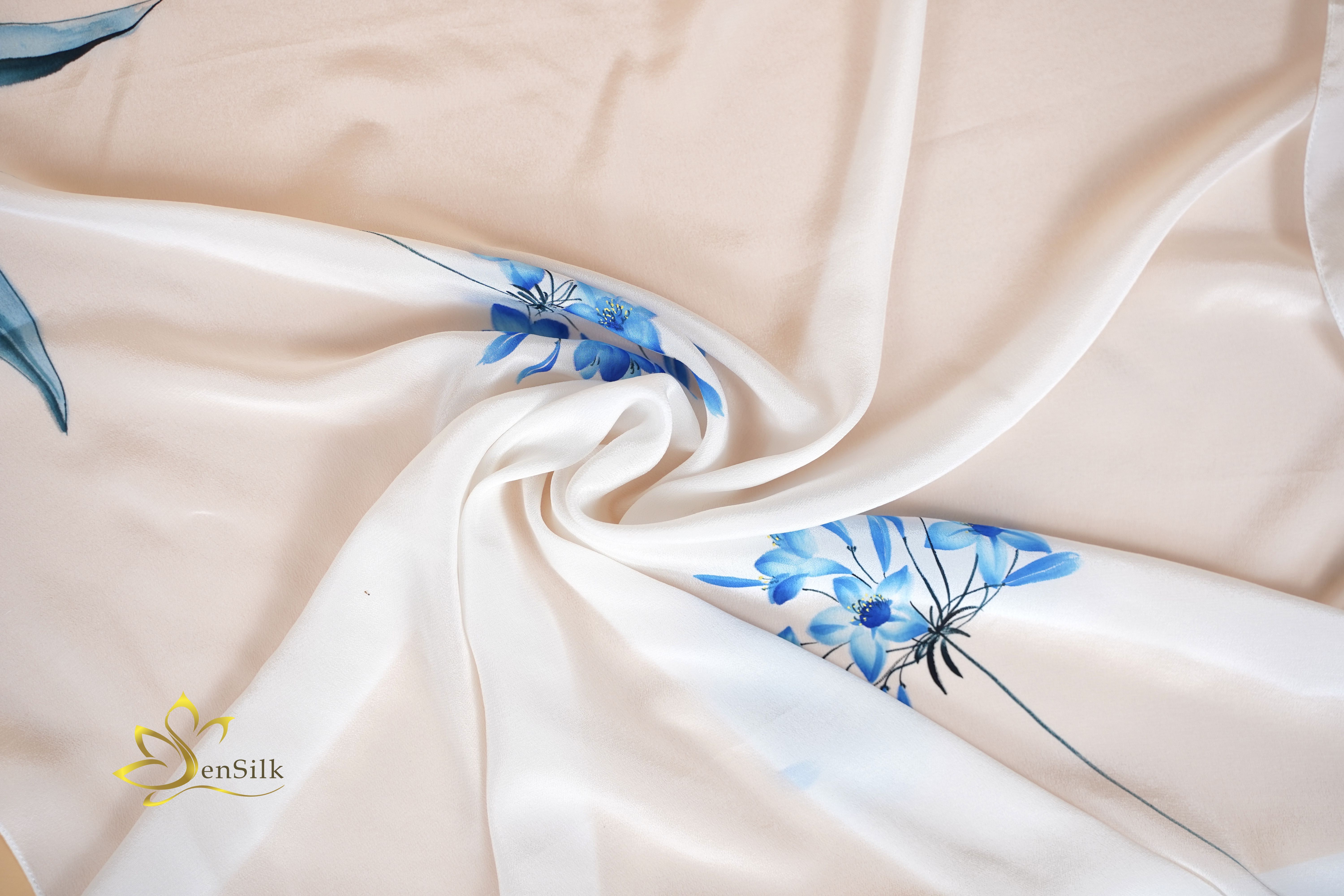 Khăn Lụa Vuông Vẽ Tay Hoa Thủy Tiên – SenSilk – Silk Painting Scarves 75*75cm