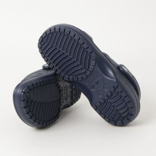 Sandal nhựa cross Clasic roomy fit màu navy dành cho nam, liền khối, mềm bền chắc