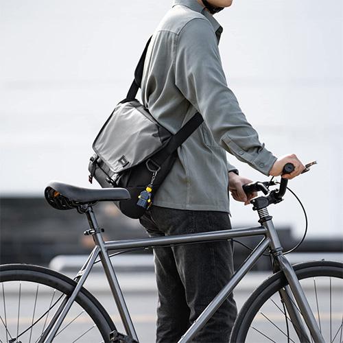 TÚI ĐEO VAI TOMTOC (USA) PREMIUM MESSENGER BAG COMMUTING &amp; TRAVEL 13/14/15/16-INCH chống nước - Hàng chính hãng