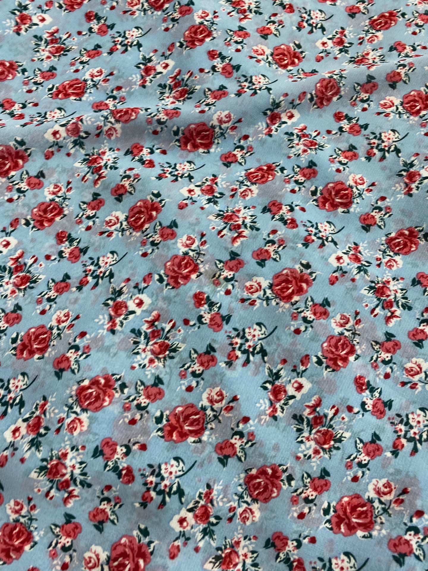 Vải voan Chiffon hoa nhí nền xanh biển V10615