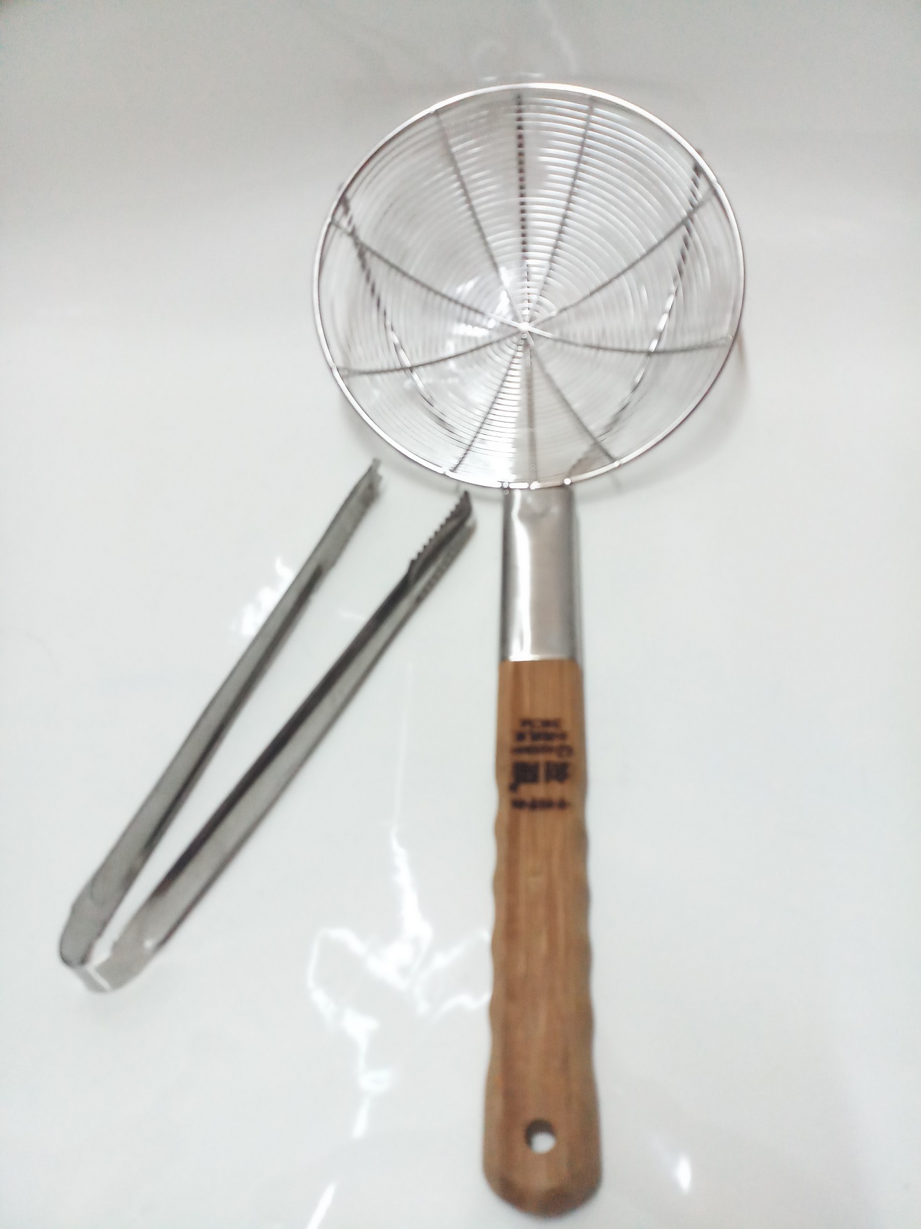 VỢT VÒNG INOX CÁN GỖ VỚT XƯƠNG,RAU CỦ VỚT ĐỒ CHIÊN,TẶNG KÈM MỘT GẮP INOX CAO CẤP.