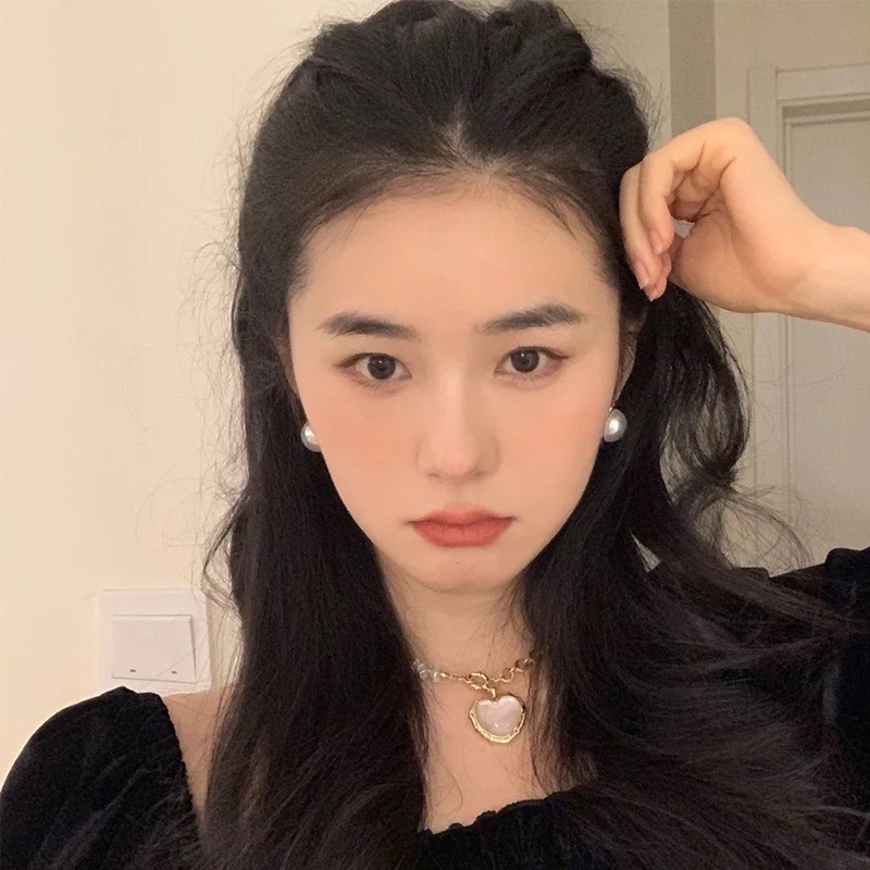 Khuyên ngọc trai sát tai sang trọng