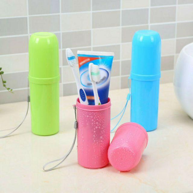 Hộp đựng bàn chải đánh răng có nắp đậy