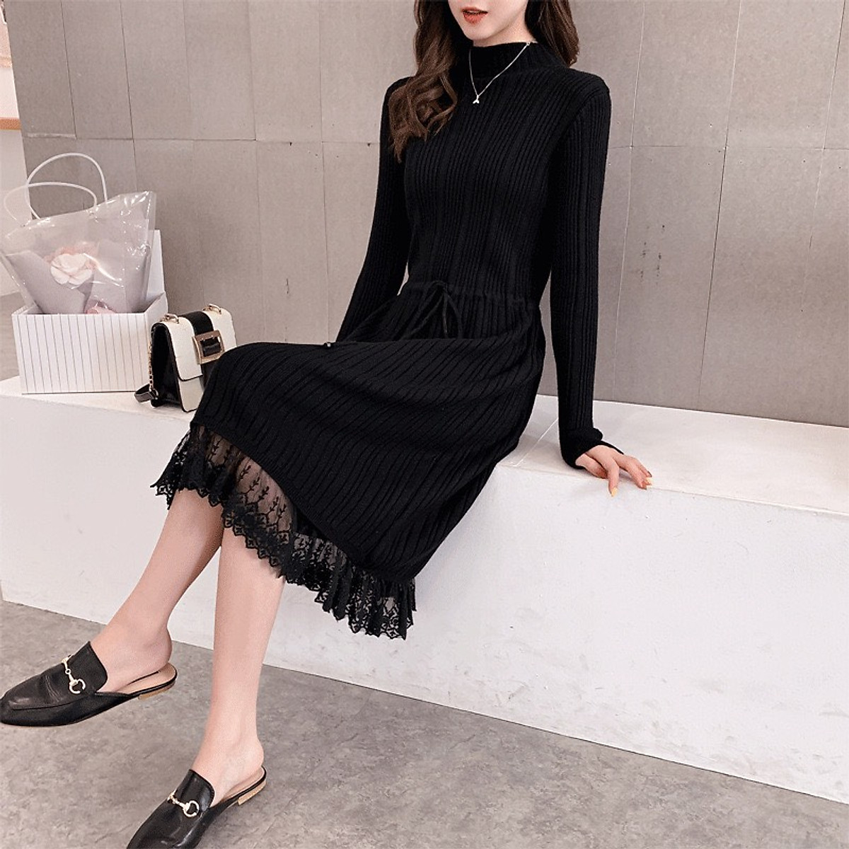 Đầm len suông rút eo phối ren đuôi cá sang trọng